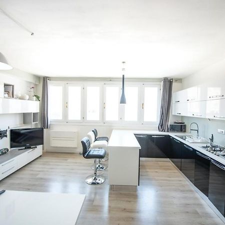 Loft 51 Apartment ออลเบีย ภายนอก รูปภาพ