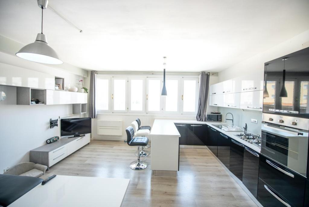 Loft 51 Apartment ออลเบีย ภายนอก รูปภาพ