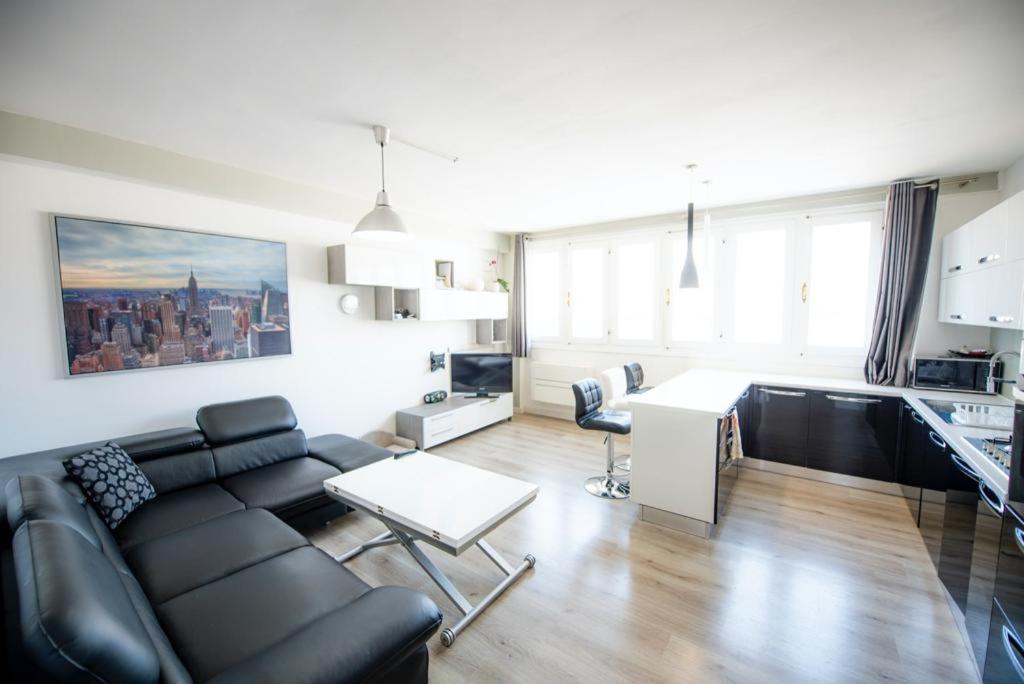 Loft 51 Apartment ออลเบีย ภายนอก รูปภาพ